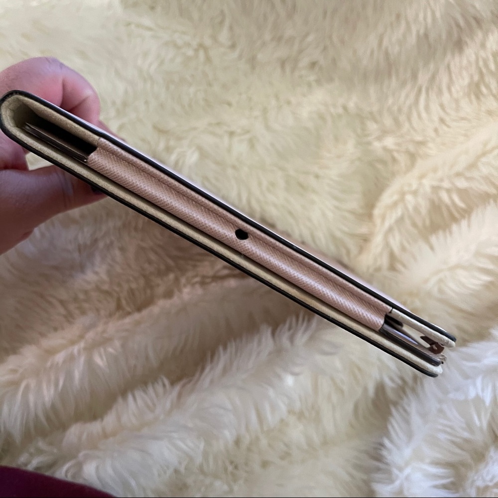 Micheal Kora iPad Air case - Picture 12 of 12